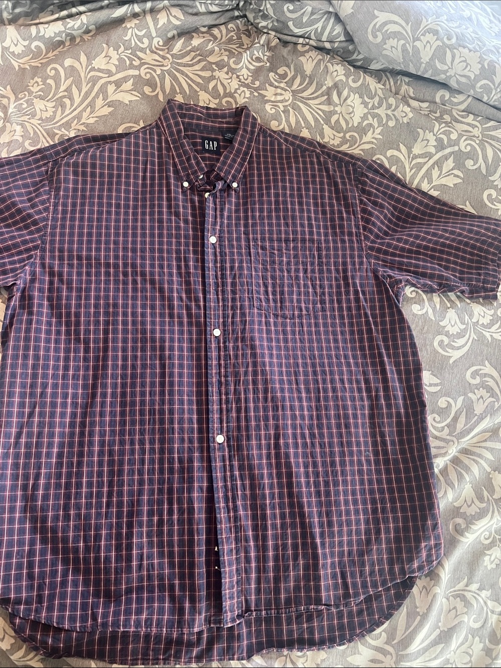GAP Men’s Button-Down Shirt in Navy and Red Windowpane